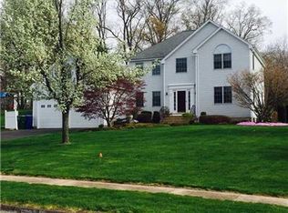 91 Ridgefield Dr, South Windsor, CT 06074