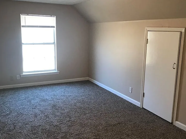 2563 Carriage Dr #B — Photo 15