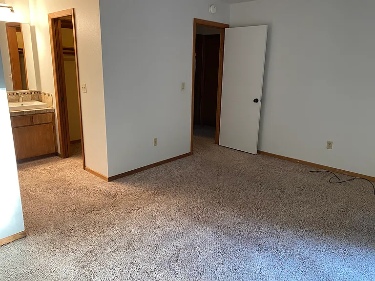 2558 Troy Ct — Photo 20