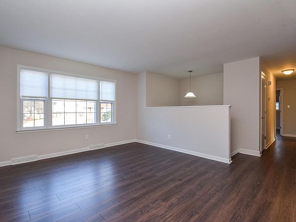 3rd image of 80 Canterbury Cir