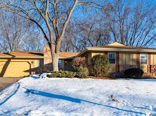 2888 Bartelmy Ln N, Maplewood, MN 55109