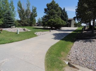 8222 Lakeview Dr, Parker, CO 80134