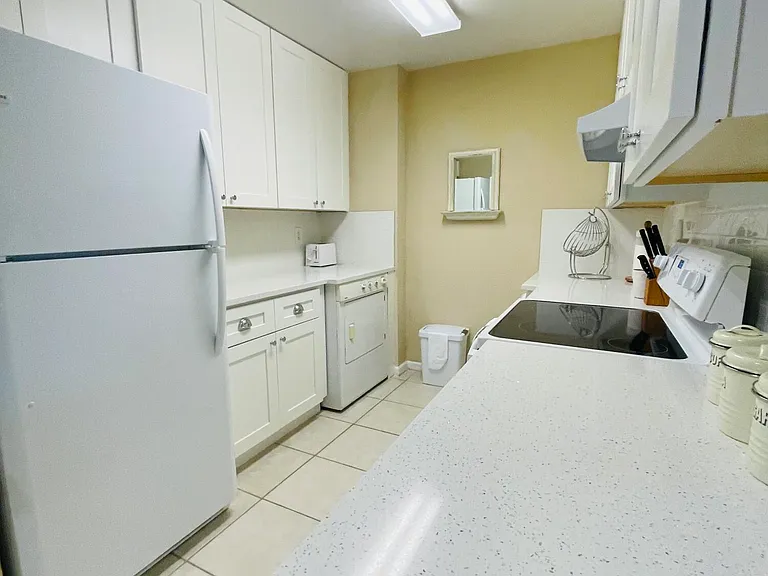 2060 Greenview Shores Blvd #303 — Photo 9
