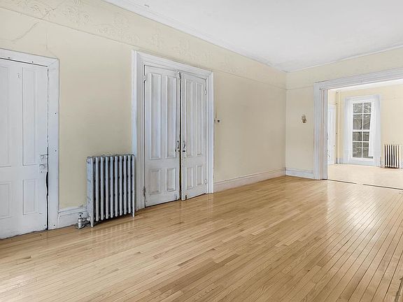 5th image of 410 Bergen St