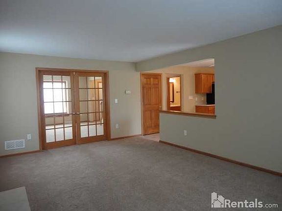 3rd image of 402 Ponderosa Dr
