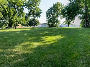 729 Center St, Grinnell, IA 50112