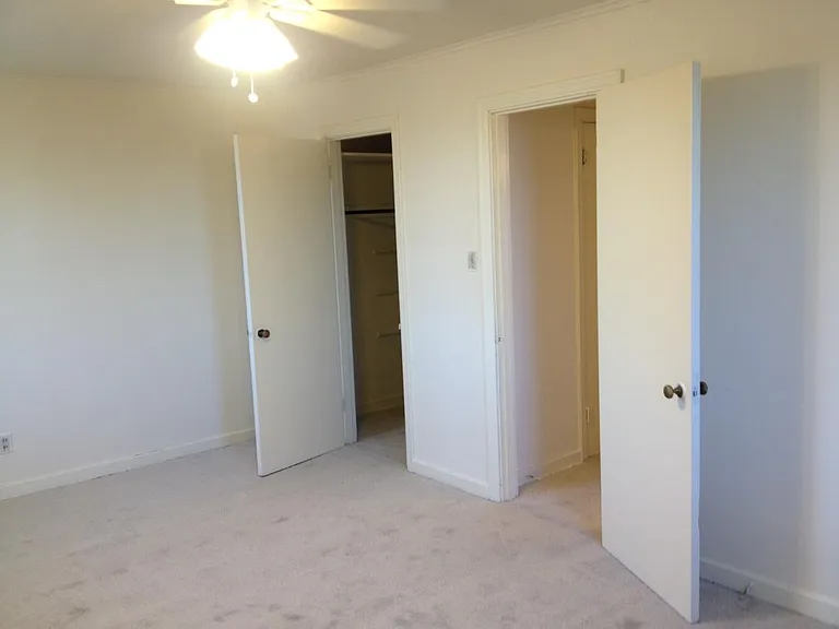 809 College St #25 — Photo 10