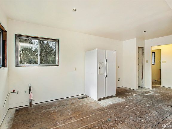5th image of 14708 40th Ave W