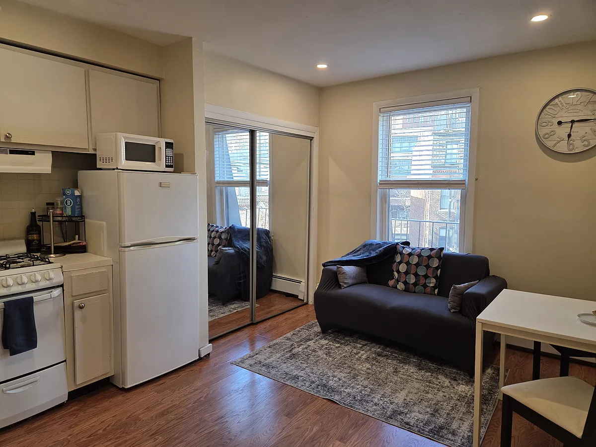 Building Photo - 107 Chandler St #4R