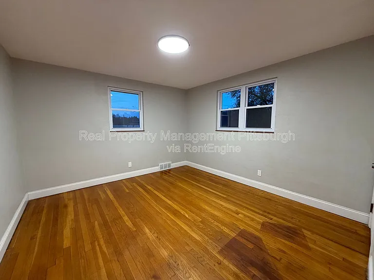 1053 Edward Dr — Photo 8