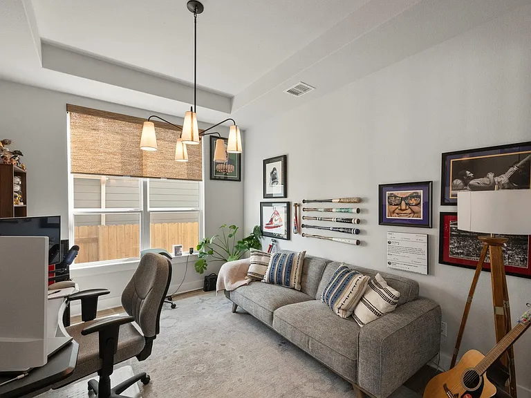 360 Crescent Moon Ct — Photo 18