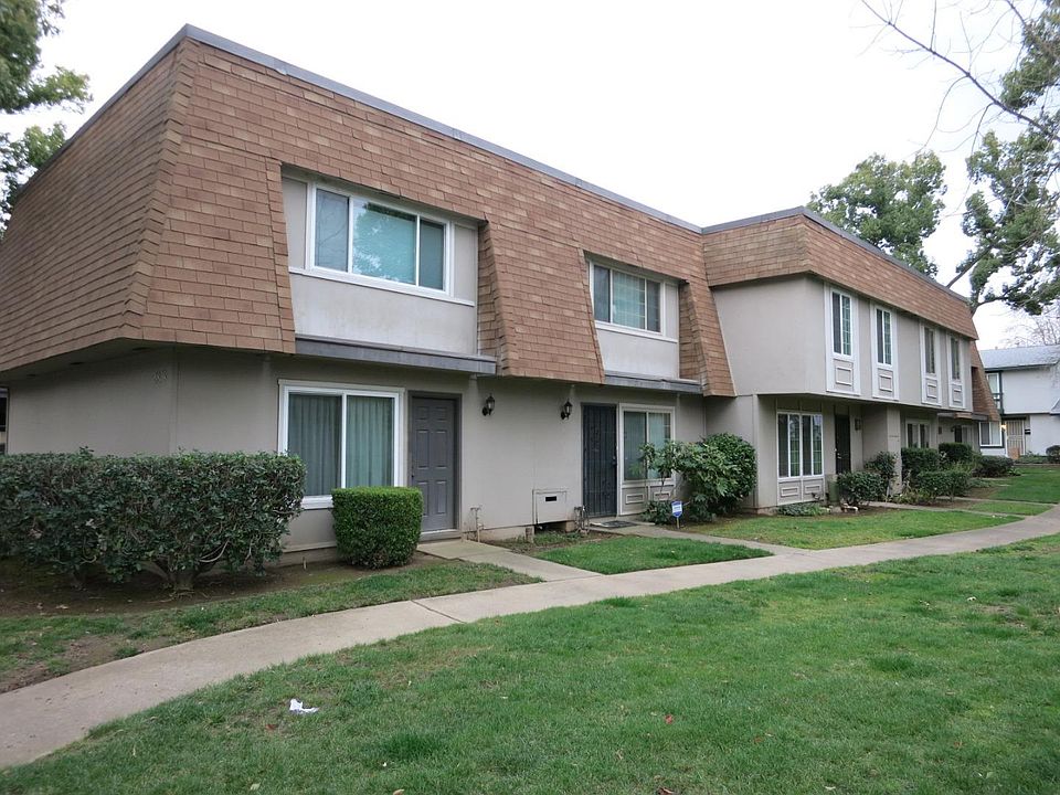 2nd image of 8876 La Riviera Dr Unit B