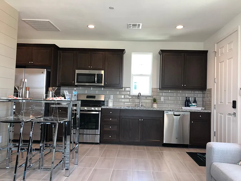 1386 S Wilshire Ave — Photo 4