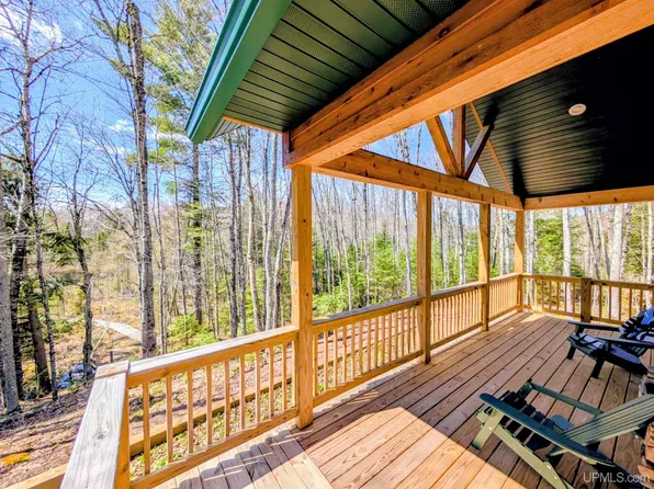 E 19481 Eagle Dr, Watersmeet, MI 49969