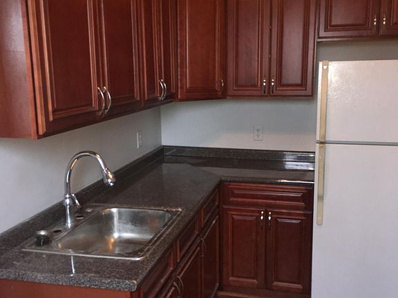 4th image of 304 N McBride St