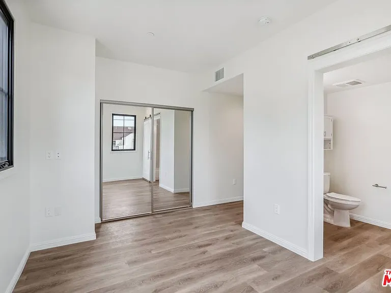 951 S Wilton Pl #204 — Photo 37