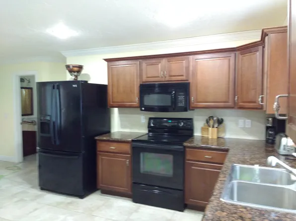 6139 Carlton Ave, Sarasota, FL 34231