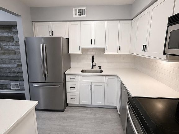 4th image of 704 Wellington Place