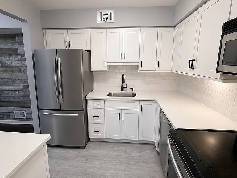 704 Wellington Pl — Photo 4