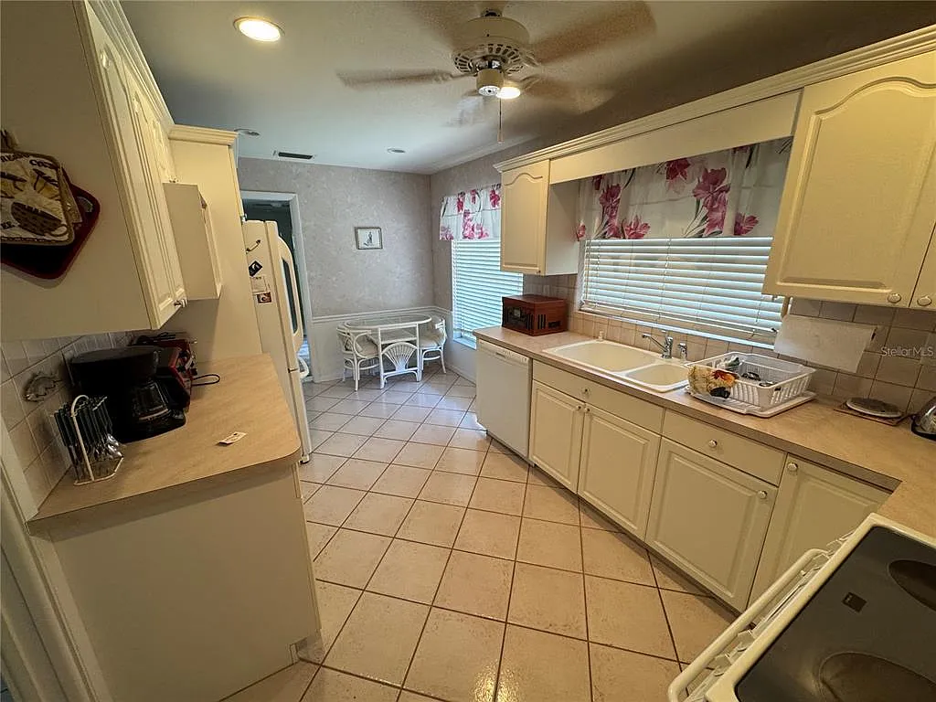 2 bed, 2.0 bath, 1330 sqft, $3,000 — Photo 4