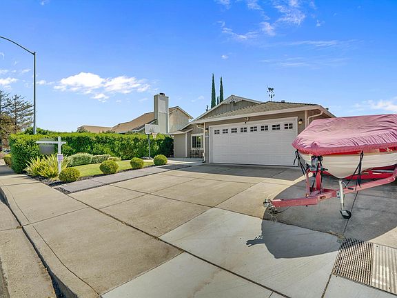 3rd image of 1757 Chianti Way