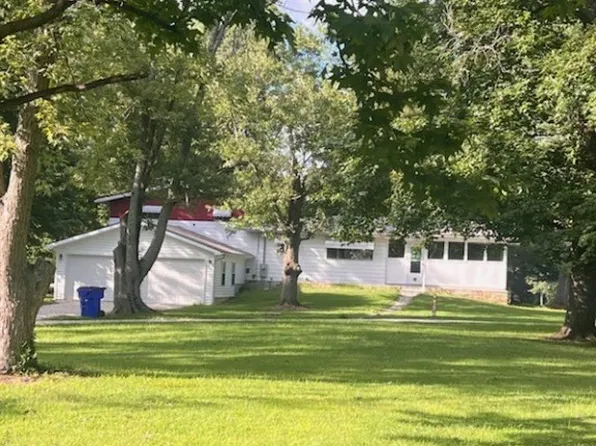 902 Coleman Street NE, Palmyra, IN 47164