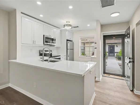 1071 Pine Isle Ln #1071, Naples, FL 34112