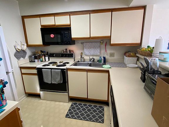 5th image of 5821 Inman Park Cir APT 110
