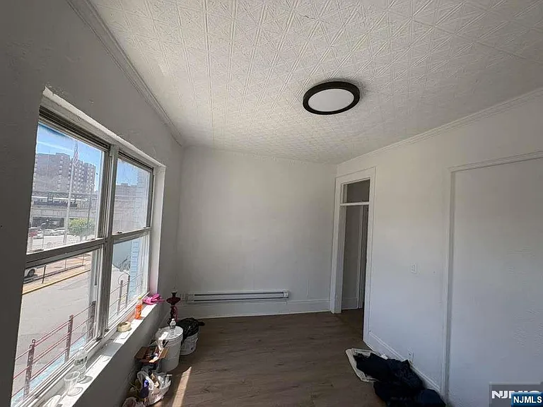 15 Park Ave — Photo 6