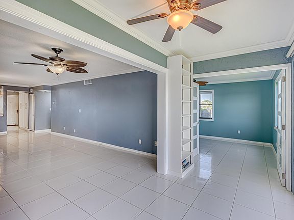 5th image of 313 Lake Cir APT 110