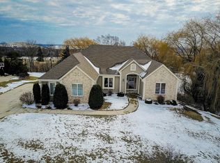 W148N9686 Tree Tops Dr, Germantown, WI 53022