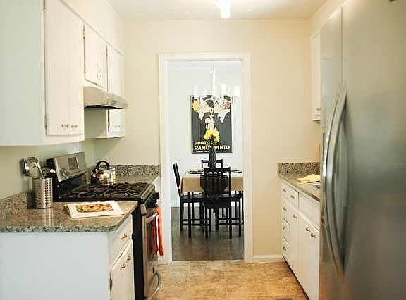 3rd image of 3611 Oakmont Ave