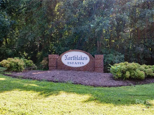 5733 Selkirk Dr, Hickory, NC 28601