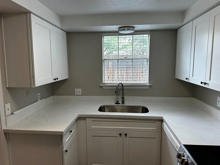 11710 Southlake Dr #12 — Photo 6
