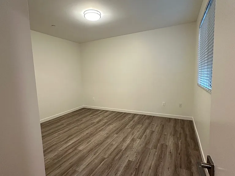 5327 Hermitage Ave — Photo 9