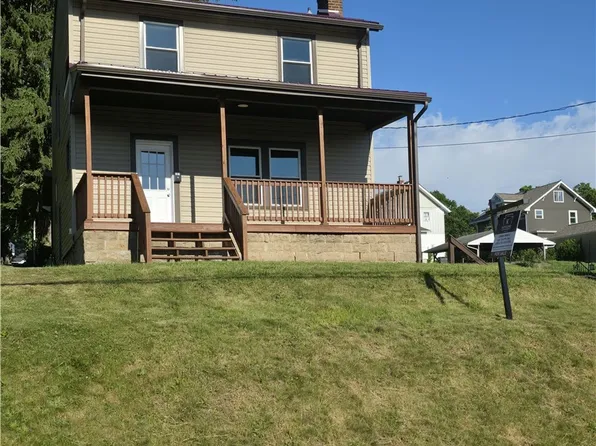 428 Pershing Dr, New Kensington, PA 15068