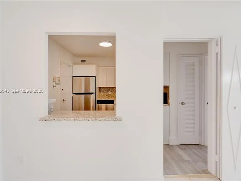 5161 Collins Ave #516 — Photo 21