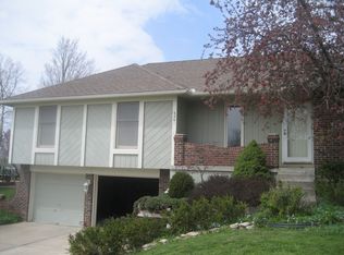 606 W Maple St, Raymore, MO 64083