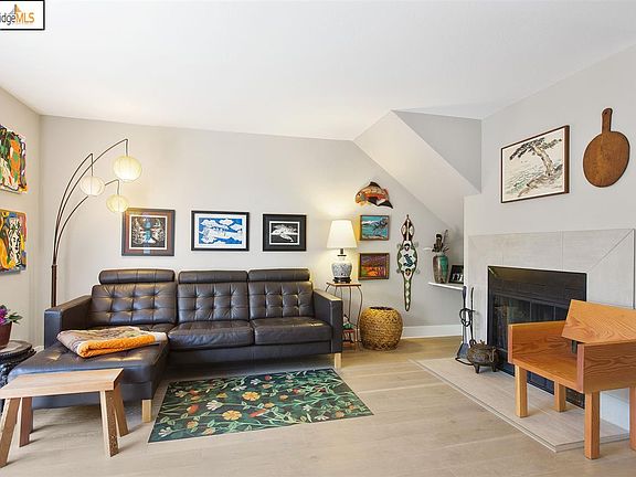 3rd image of 156 Lakeshore Ct