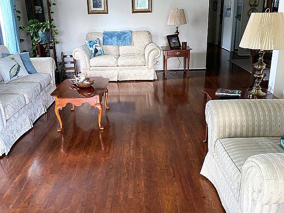 4th image of 412 Southampton Blvd