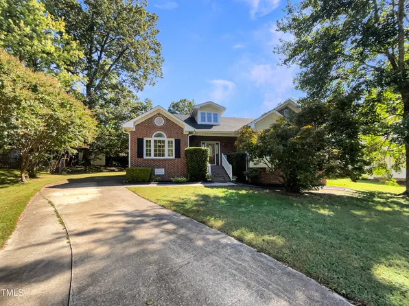 704 Topleaf Ct, Garner, NC 27529