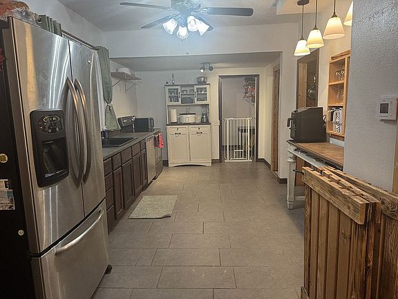 5th image of 215 E Burlington St
