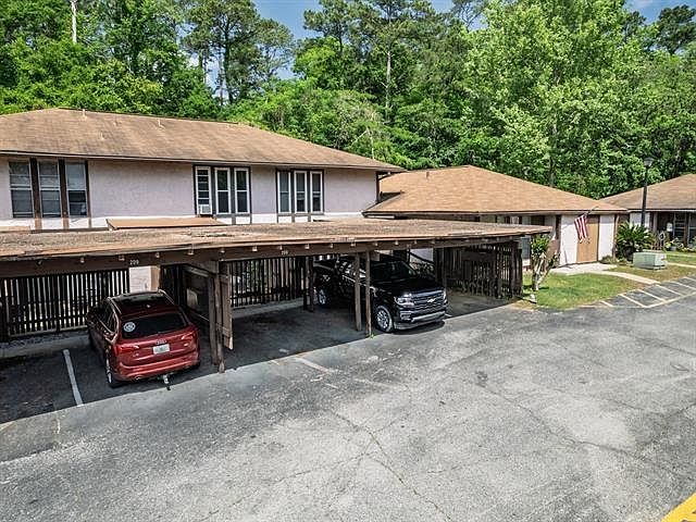 1st image of 208 Westwood Dr