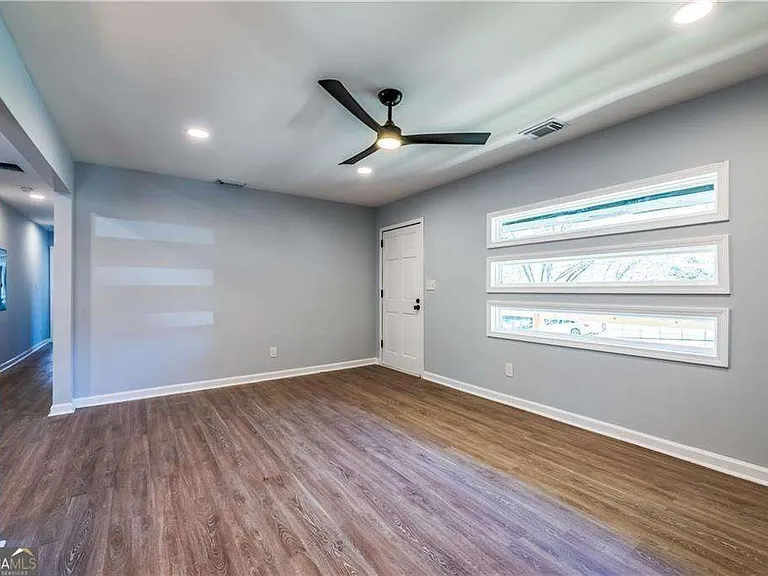 228 W Simon Ter NW — Photo 7