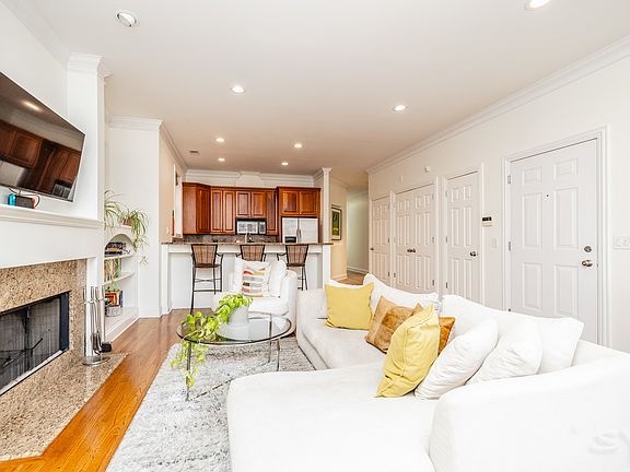4th image of 669 N Peoria St APT 2N