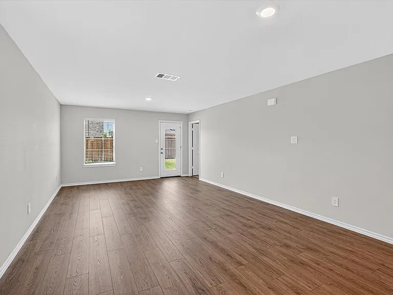 1818 Potomac Ln — Photo 2
