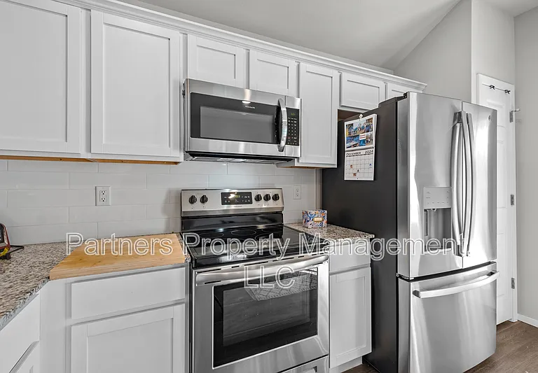 1121 E Sparrow Cir — Photo 8