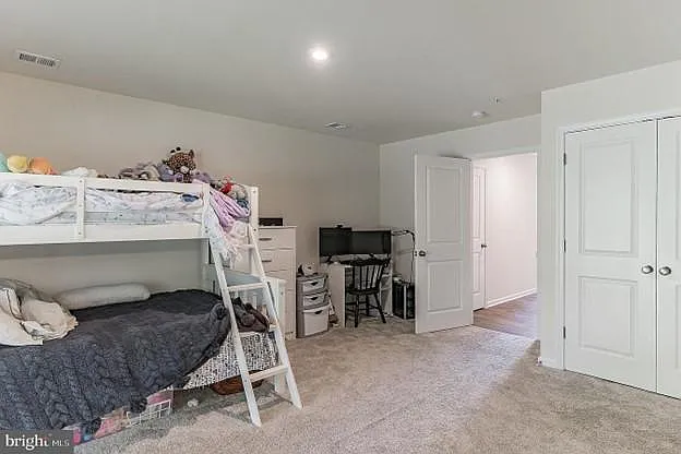 3 bed, 2200 sqft, $2,700 — Photo 3