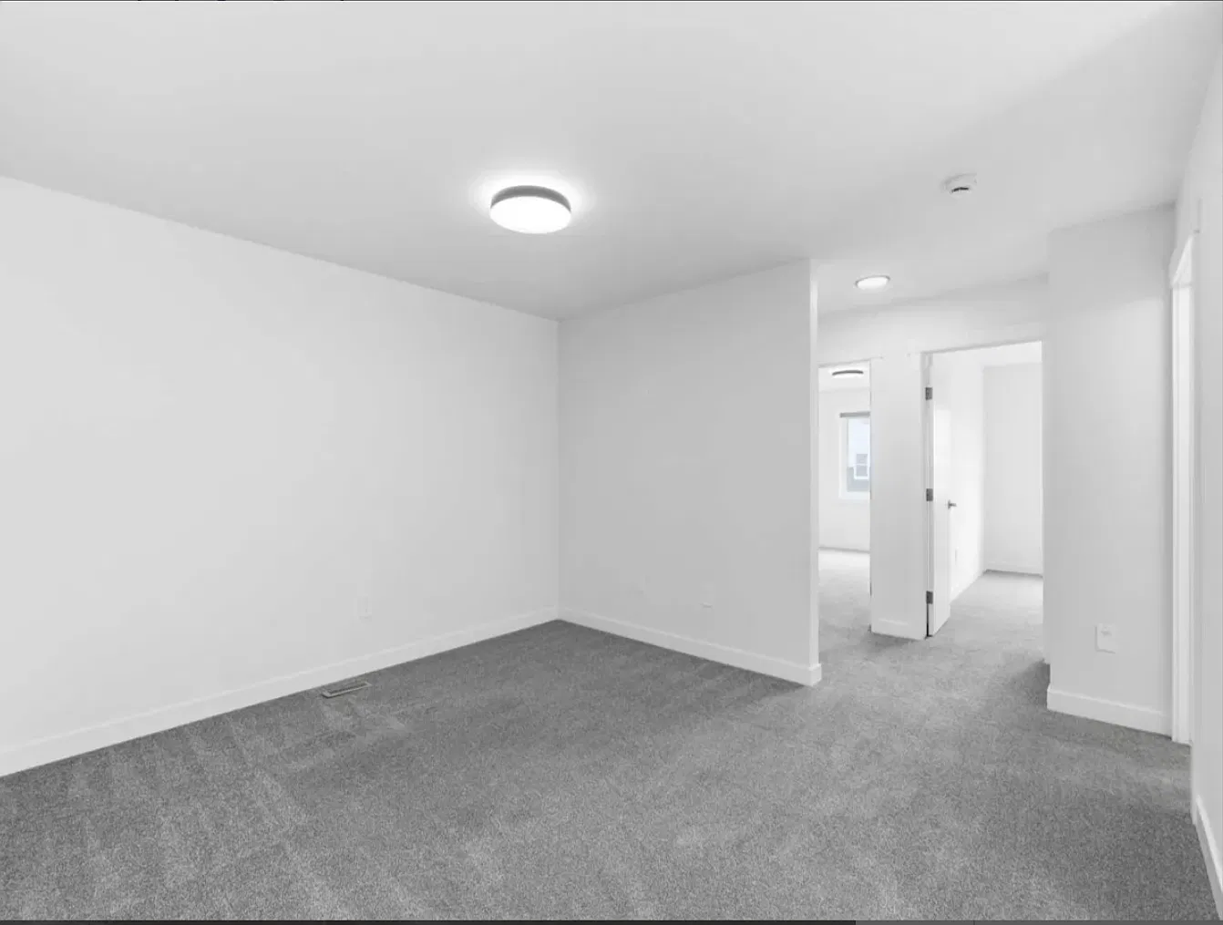 4 bed, 2100 sqft, $2,800 — Photo 3