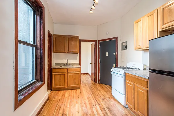 Rented by Nooklyn NYC LLC | media 29